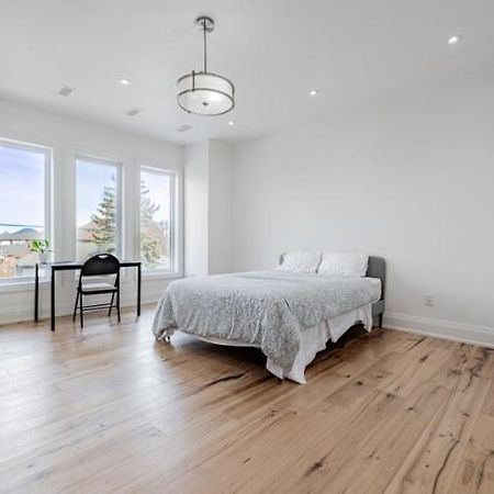 Executive Room In Toronto Next To Yorkdale Shopping Centre Bagian luar foto