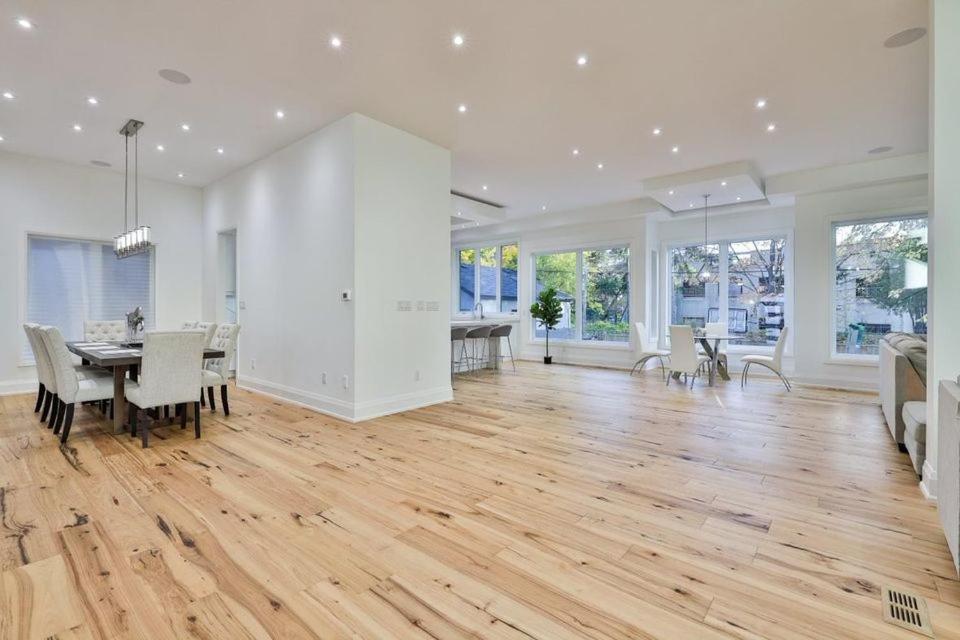 Executive Room In Toronto Next To Yorkdale Shopping Centre Bagian luar foto