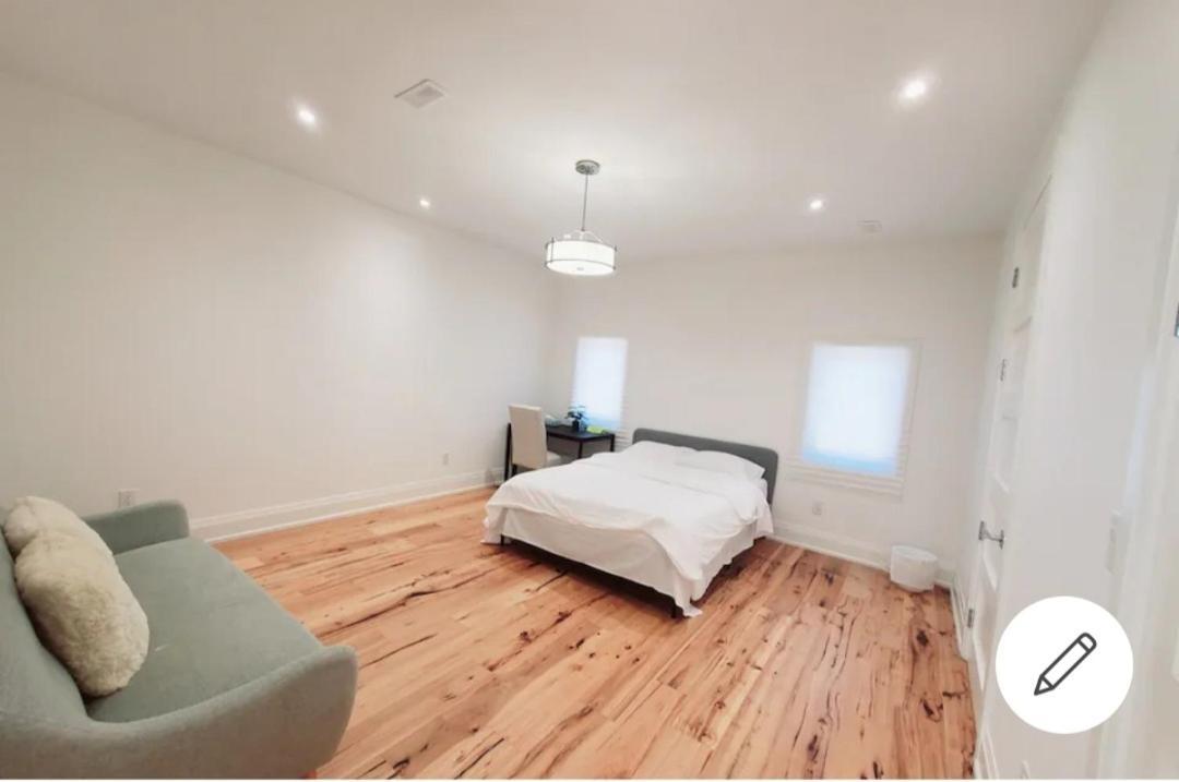 Executive Room In Toronto Next To Yorkdale Shopping Centre Bagian luar foto