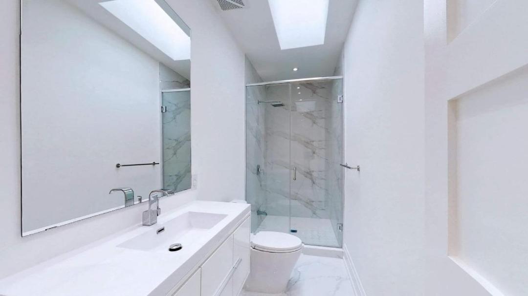 Executive Room In Toronto Next To Yorkdale Shopping Centre Bagian luar foto