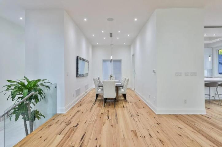 Executive Room In Toronto Next To Yorkdale Shopping Centre Bagian luar foto
